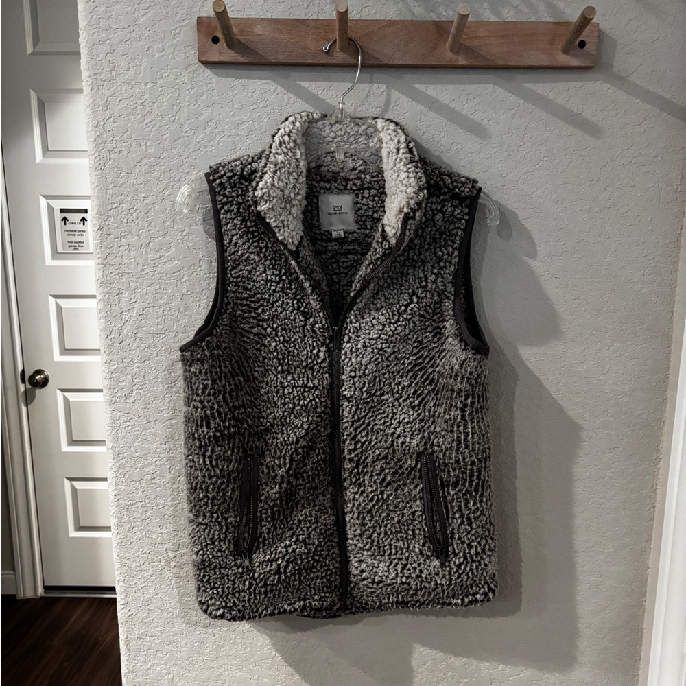 Thread & Supply Sherpa Vest Size XS